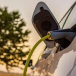 Auto elettrica in ricarica