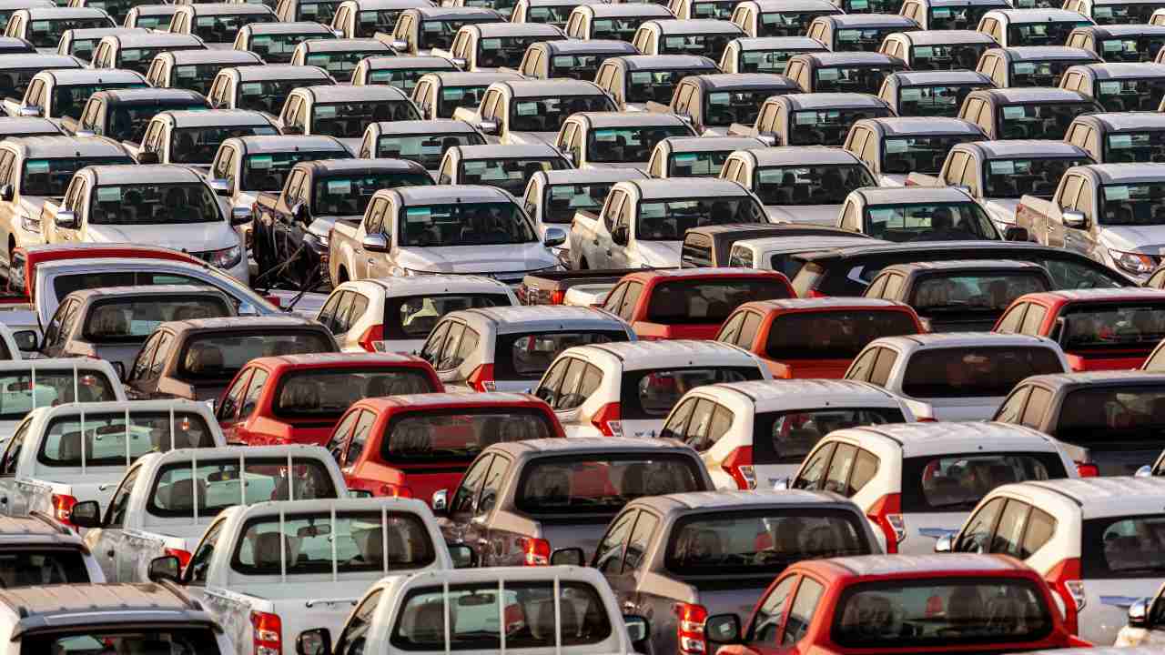 Auto elettriche - fonte Freepik - mobilitasostenibile.it