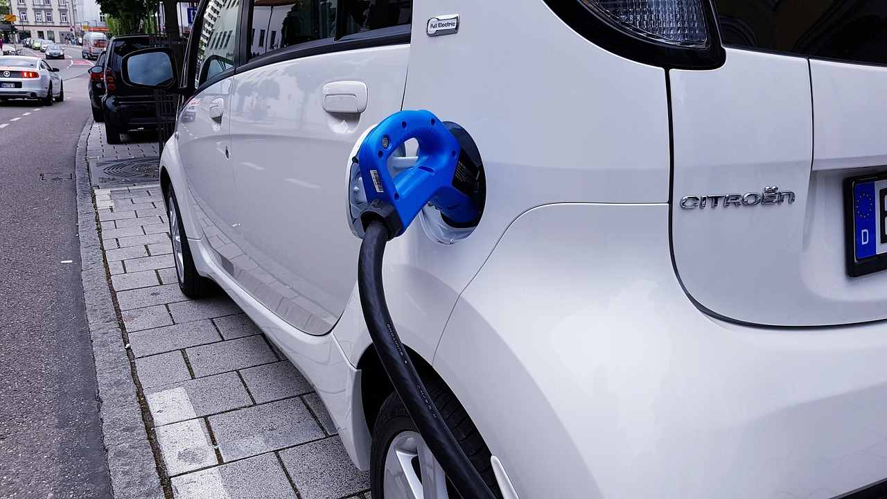 Auto elettriche - fonte Pixabay - mobilitasostenibile.it