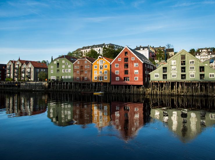 Auto elettriche in Norvegia - fonte Freepik - mobilitasostenibile.it