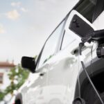 Auto ibrida - fonte Freepik - mobilitasostenibile.it