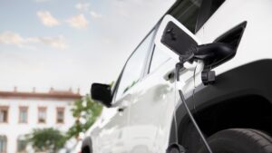 Auto ibrida - fonte Freepik - mobilitasostenibile.it