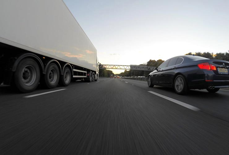 Autostrada-italiana-Foto-di-Mike-Bird-da-Pexels-MobilitàSostenibile.it