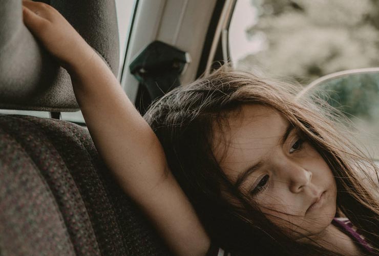 Bambina su auto