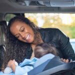 Bambini-in-seggiolino-auto-Foto-di-Kampus-Production-da-Pexels-MobilitàSostenibile.it
