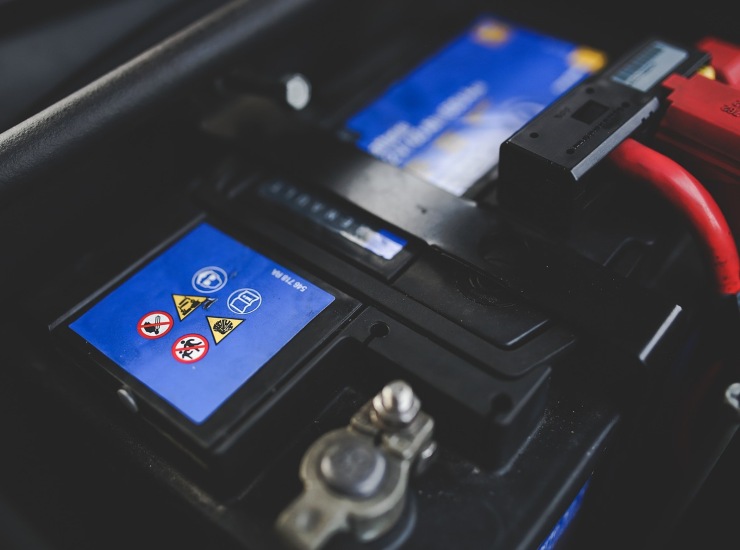 Batteria auto - fonte Pixabay - mobilitasostenibile.it