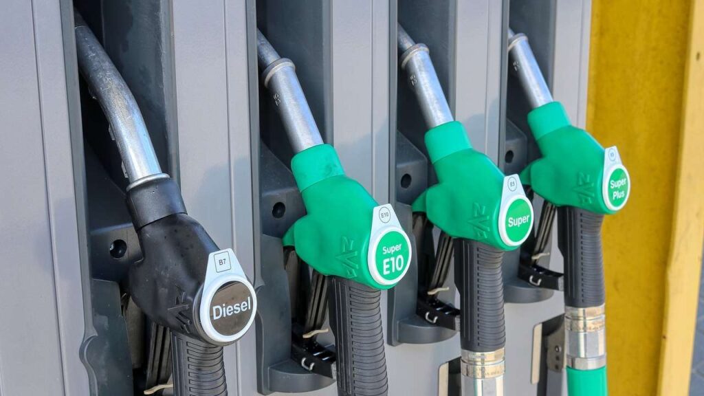Benzina e diesel - fonte Pixabay - mobilitasostenibile.it