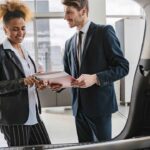 Comprare-auto-nuova-Foto-di-Antoni-Shkraba-Studio-da-Pexels-MobilitàSostenibile.it