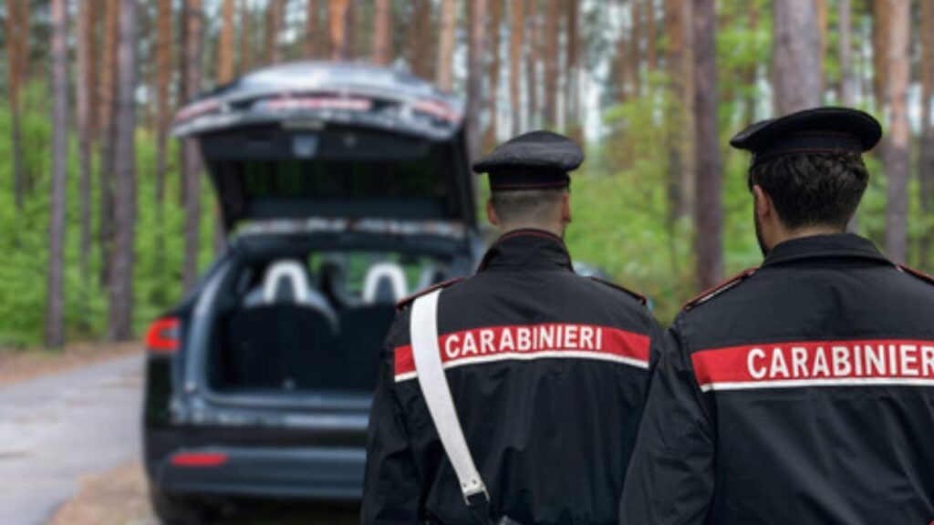 Controllo bagagliaio al posto di blocco