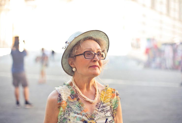 Donna in estate