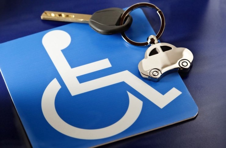 Contrassegno disabili e chiavi auto