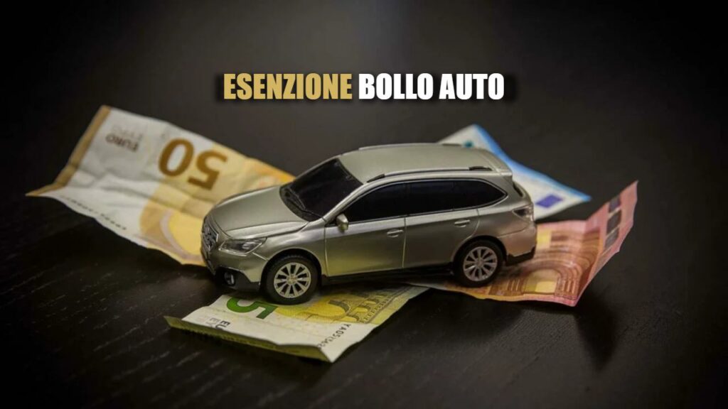 Auto in miniatura sopra banconote euro e scritta "esenzione bollo auto"