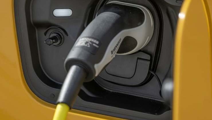 Ford elettrica in ricarica