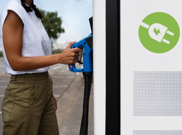 Furti di rame alle colonnine elettriche - fonte Freepik - mobilitasostenibile.it