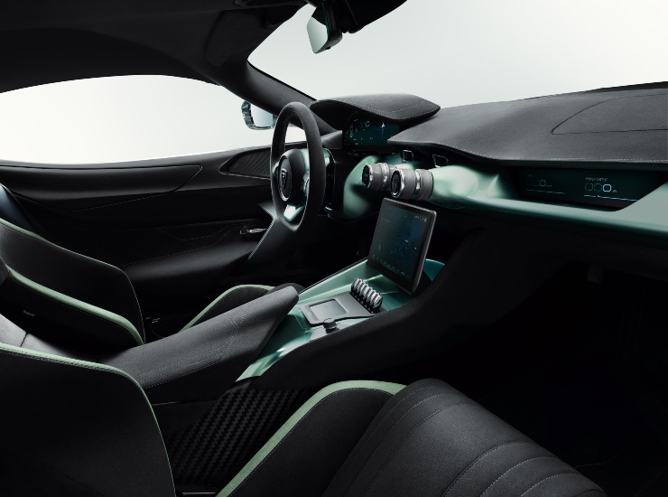 Gli interni della Rimac Nevera R - fonte Rimac - mobilitasostenibile.it