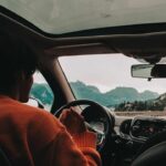 Guidare-auto-Foto-di-Kei-Scampa-da-Pexels-MobilitàSostenibile.it