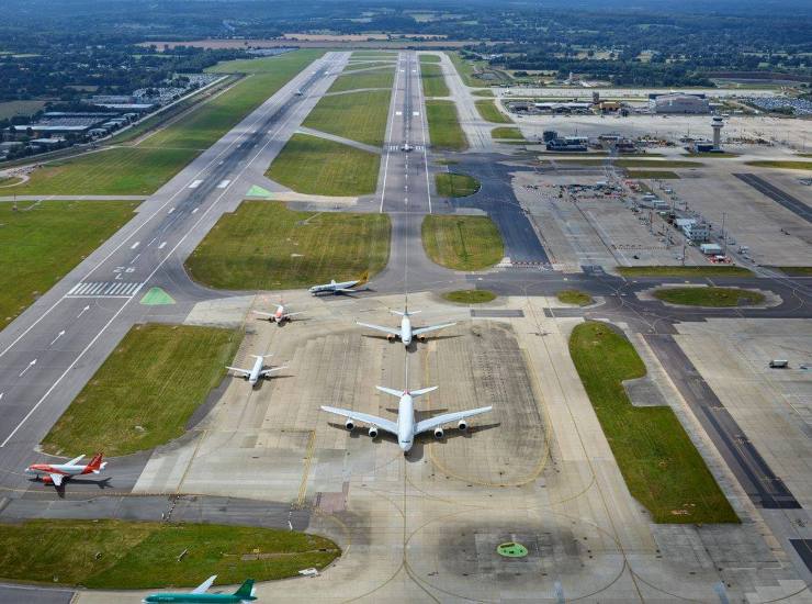 L'aeroporto di Londra Gatwick - fonte Facebook - mobilitasostenibile.it