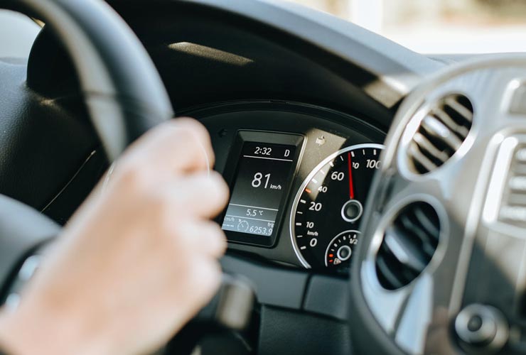 Limite-velocità-auto-Foto-di-Tim-Gouw-da-
