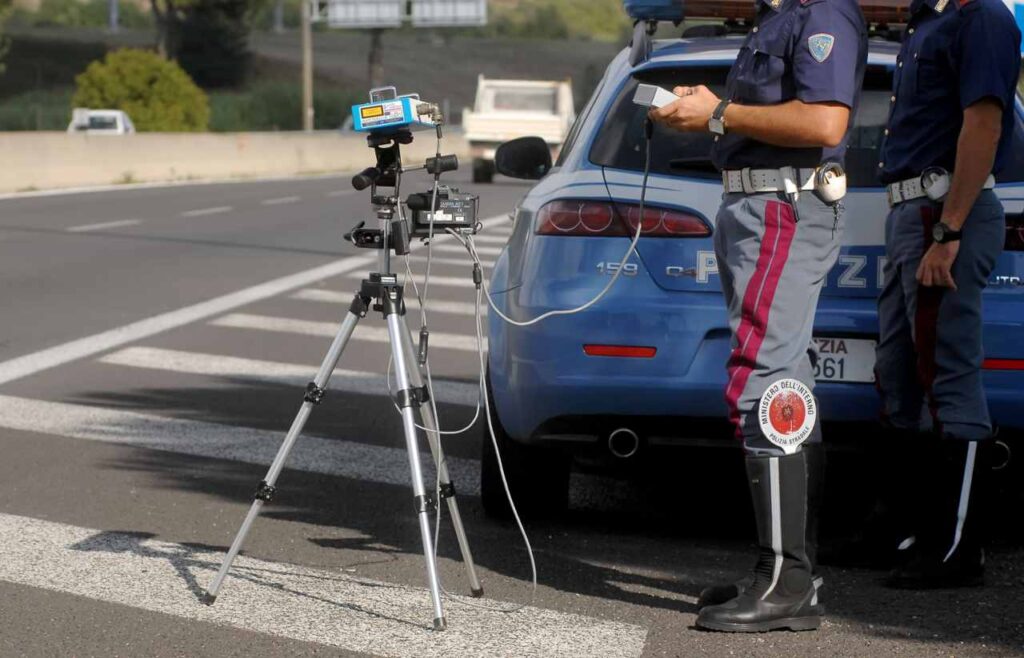Pattuglia polizia autovelox