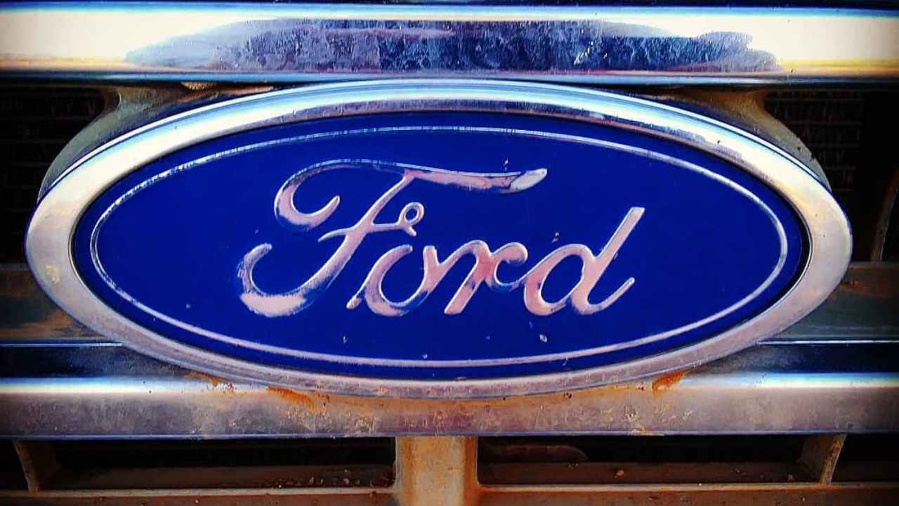 Svolta totale Ford, l’amato SUV diventa elettrico: fino a 650 km di autonomia | Svelato il prezzo