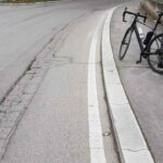 Marciapiede e strada