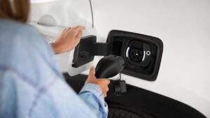 Nuovo progetto auto elettriche - fonte Freepik - mobilitasostenibile.it