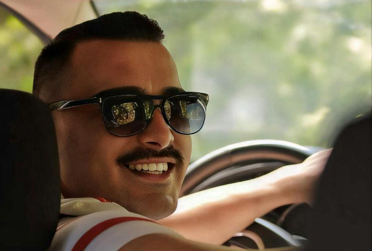Occhiali-da-sole-in-auto-Foto-di-Murat-IŞIK-da-Pexels-MobilitàSostenibile.it