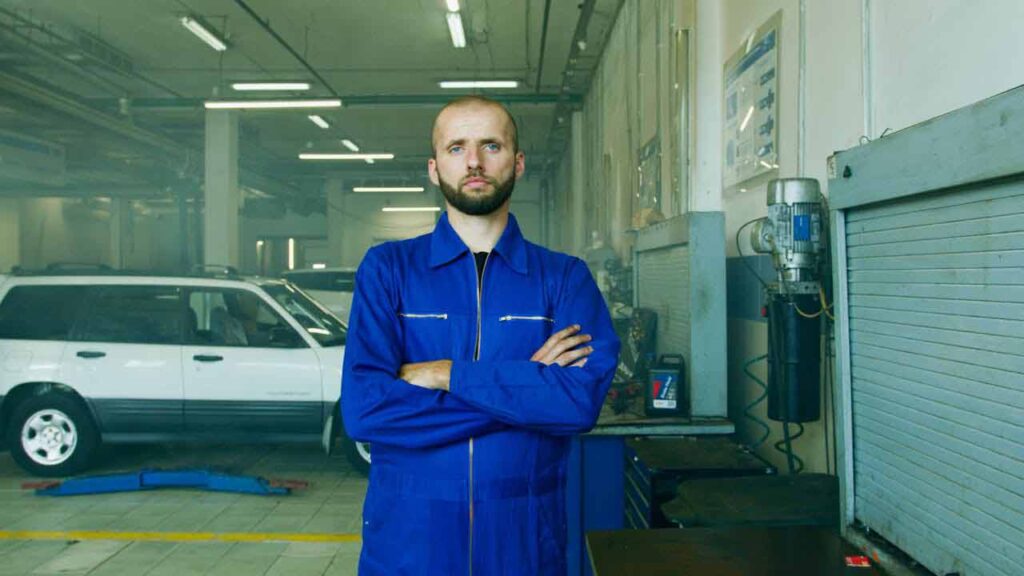 Revisione-auto-Foto-di-Artem-Podrez-da-Pexels-MobilitàSostenibile.it