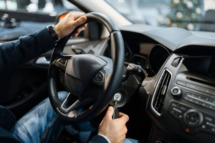 Accendere il motore dell'auto