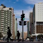 Semaforo-verde-Foto-di-Brayan-Vieira-da-Pexels-MobilitàSostenibile.it