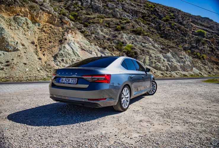 Targa-auto-Foto-di-Emrah-AYVALI-da-Pexels-MobilitàSostenibile.it