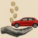 Illustrazione mano che tiene un'auto in miniatura e monete che cadono dall'alto
