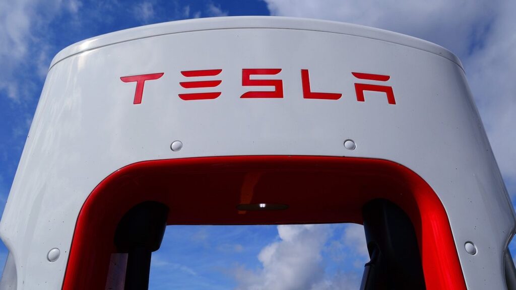Tesla - fonte Pixabay - mobilitasostenibile.it
