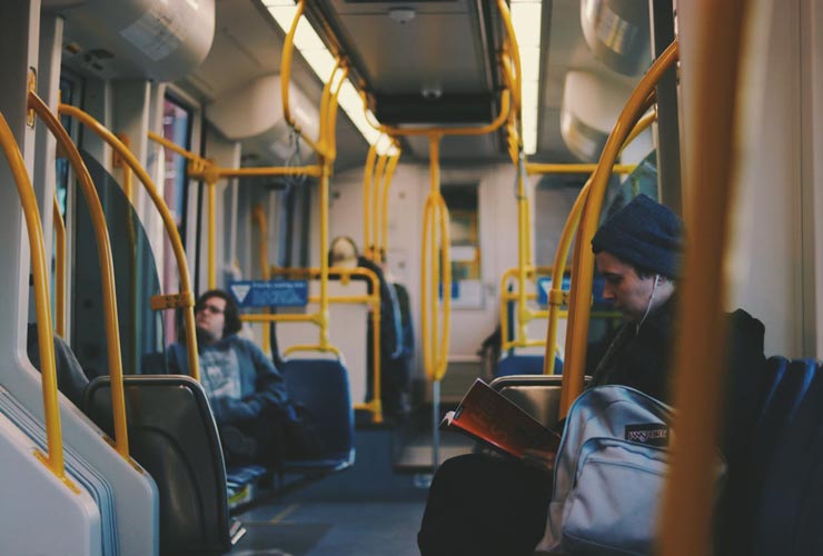 Trasporto-pubblico-Foto-di-Alexander-Isreb-da-Pexels-MobilitàSostenibile.it