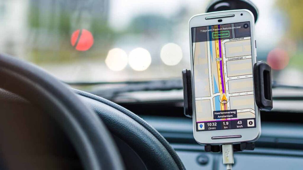 Usare navigatore in auto