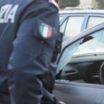Auto distrutta e poliziotto