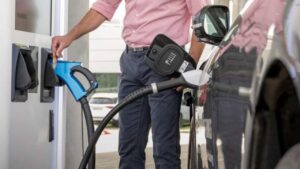 Auto elettrica in carica