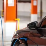 Auto elettrica in ricarica