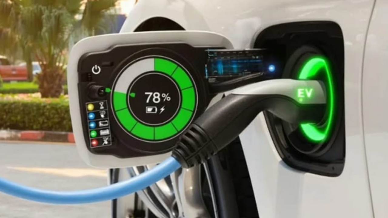 Auto elettrica in ricarica