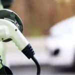 Auto elettrica in ricarica