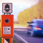 Autovelox e auto in movimento