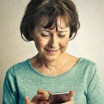 Bollo-auto-anziani-Foto-di-Andrea-Piacquadio-da-Pexels-MobilitàSostenibile