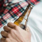 Bottiglia-stappata-Foto-di-Nicola-Barts-da-Pexels-MobilitàSostenibile