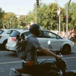 Cane-in-moto-Foto-di-Darya-Sannikova-da-Pexels-MobilitàSostenibile