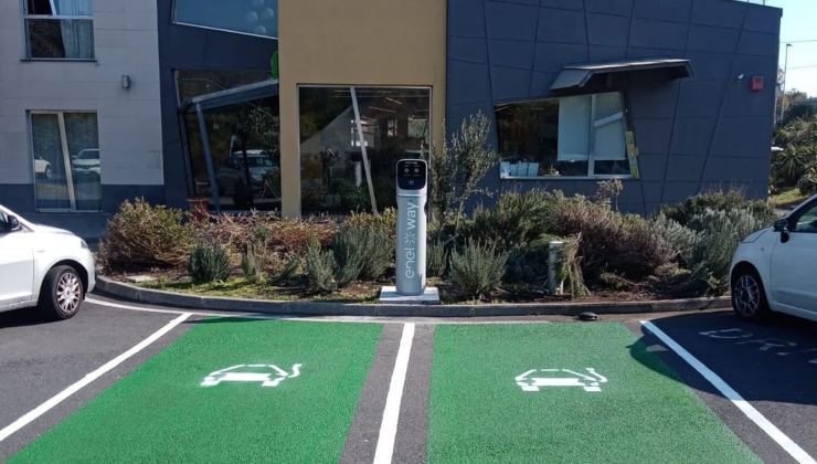 Colonnina ricarica auto elettrica
