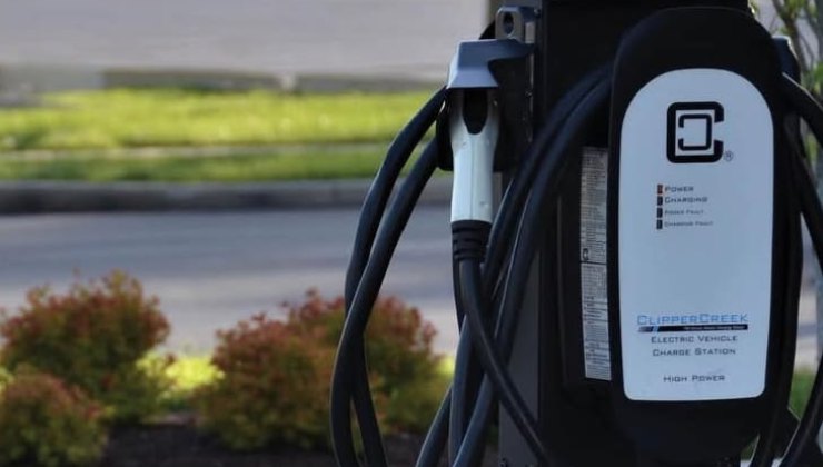 Colonnina ricarica auto elettrica