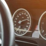Cruscotto-auto-Foto-di-Hassan-OUAJBIR-da-Pexels-MobilitàSostenibile