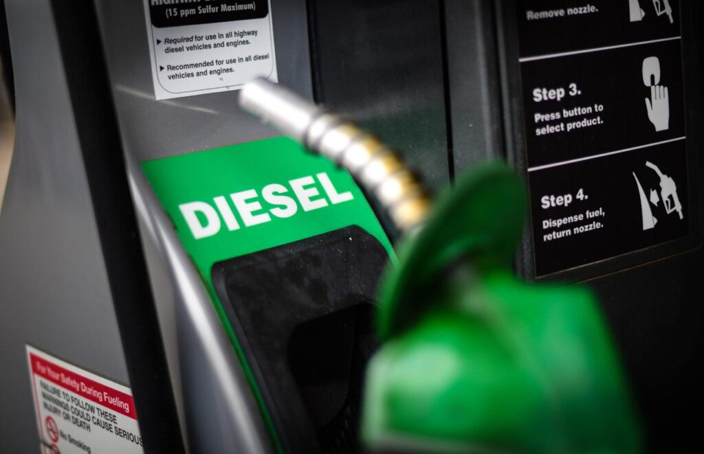 Nuovo divieto carburante: in queste stazioni di servizio bandito il diesel | “Era troppo economico”