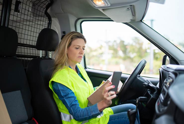 Giubbotto-catarifrangente-Foto-di-Kampus-Production-da-Pexels-MobilitàSostenibile