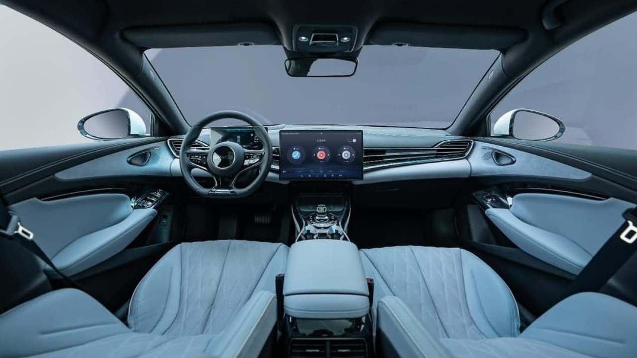 BYD corre da sola, novità clamorosa sul SUV ibrido Tai 7: c’è il primo tablet prodotto in autonomia